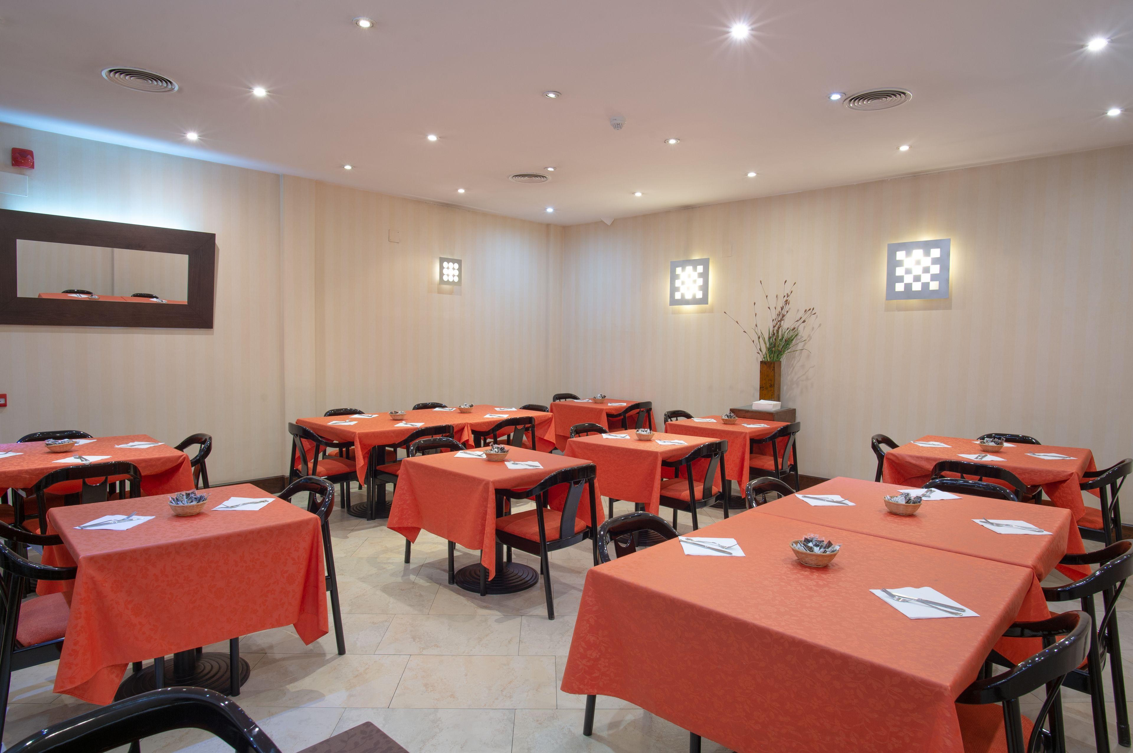Hotel Villa De Barajas — Foto 1